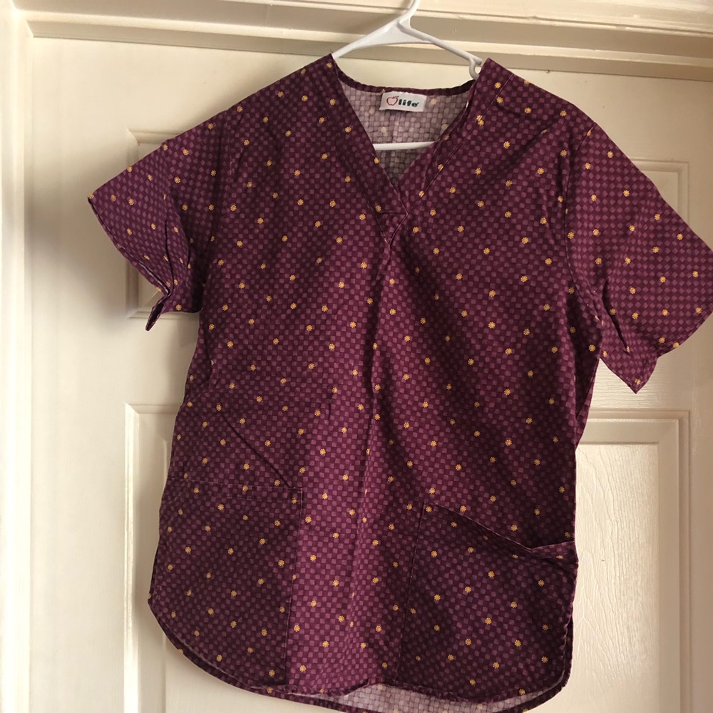 Woman’s scrubs top!!